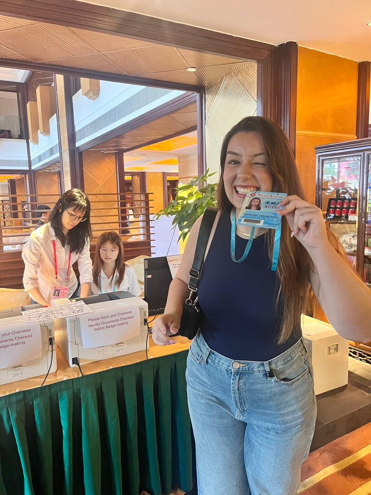 Cristina con acreditación en Guangzhou